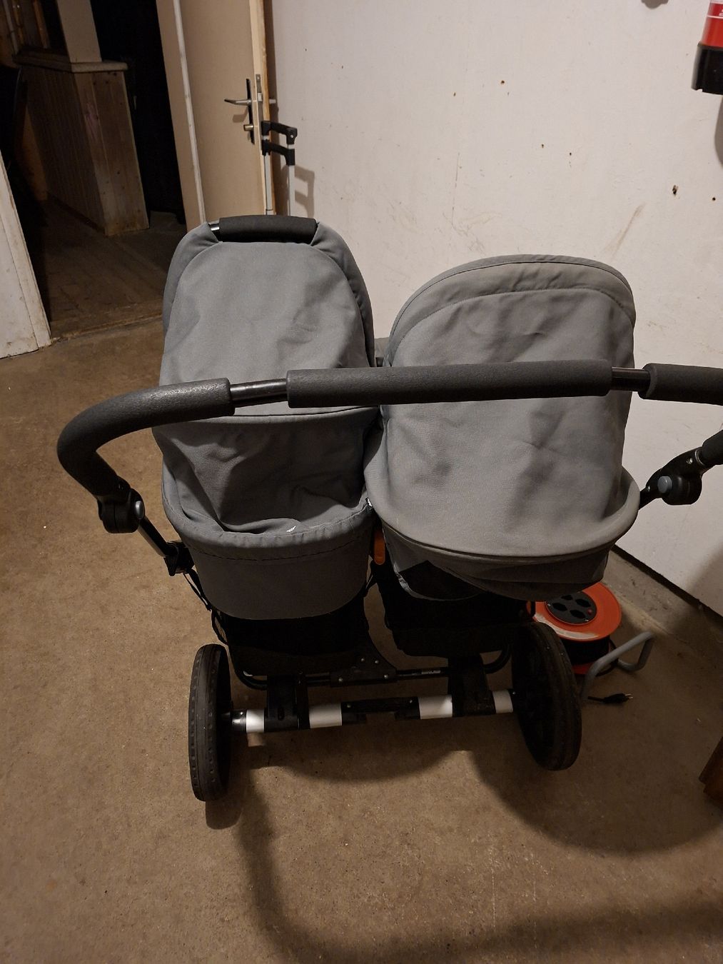 Emmaljunga Kinderwagen: Emmaljunga Geschwisterwagen grau – Gebraucht aus Oeschenbach von wid_7yqd 1