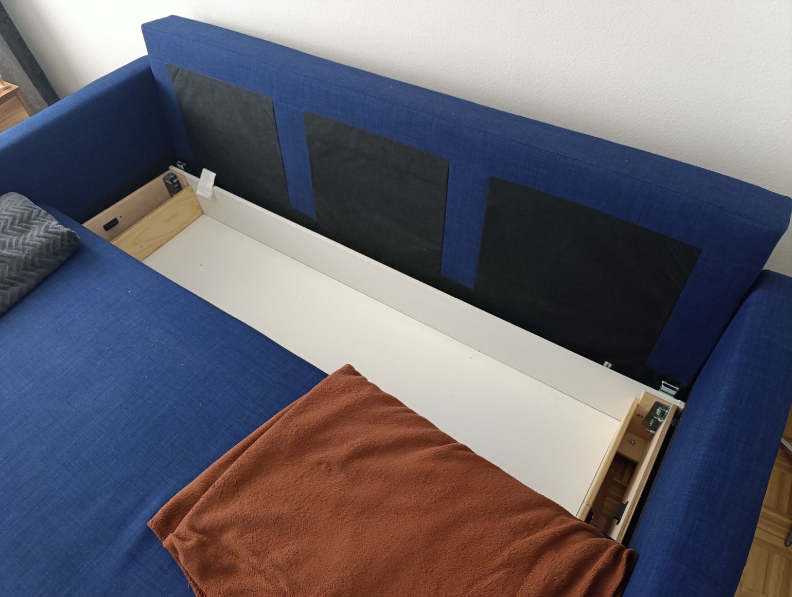 Ikea Divani: Blaues Schlafsofa mit Stauraum – Usato da Luzern venduto da Card_Collection 3