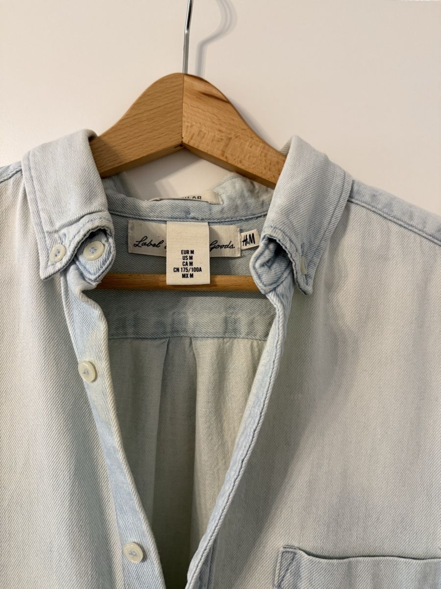 H&M Camicie: Light Wash Denim Shirt - H&M - M – Usato da St. Gallen venduto da kka_l9wg