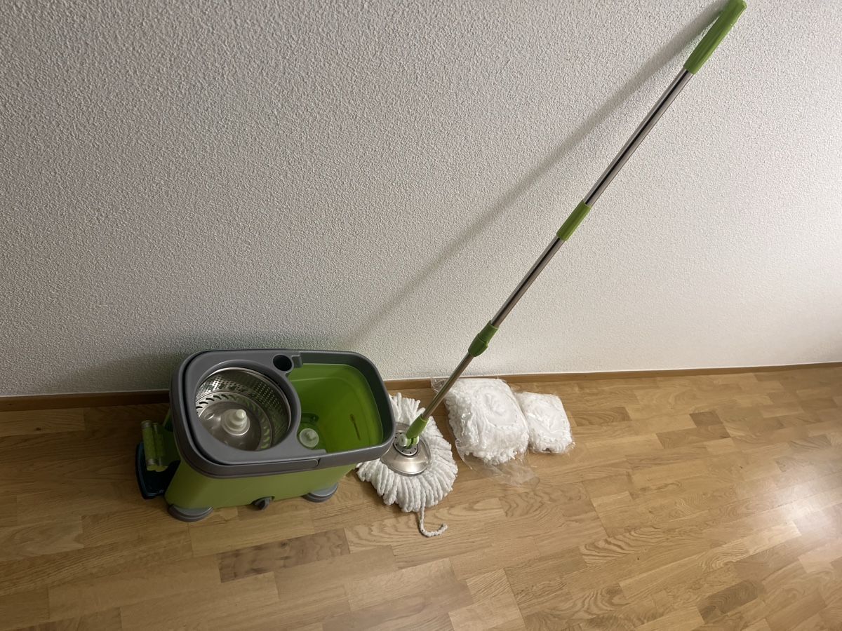 Sonstige Reinigungsgeräte: Rotationswischmopp mit Eimer Neu – Neu und originalverpackt aus Uznach von Apuutze