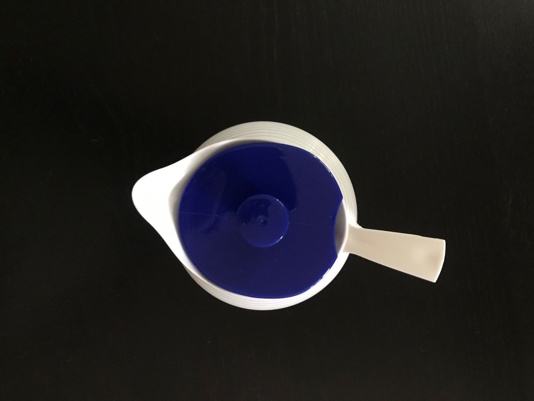 Caraffe: Carafe en plastiqe recyclé 'La carafe' – Usato da Basel venduto da Maria-Alexa 1