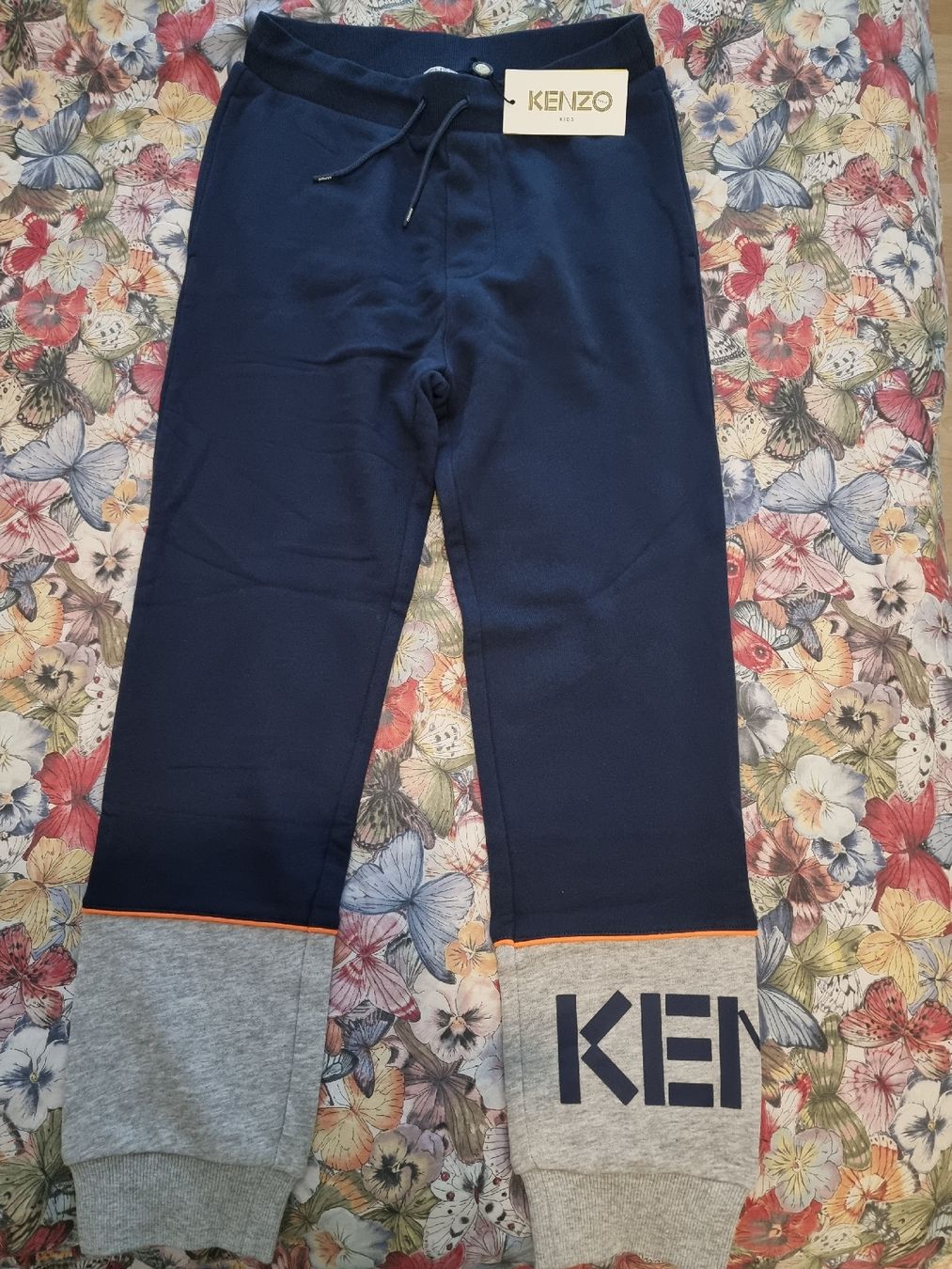 Kenzo Pantaloni: Hose Kenzo 14 Jahre alt – Nuovo e nell'imballaggio originale da Glattpark(Opfikon) venduto da TatianaVladimirova