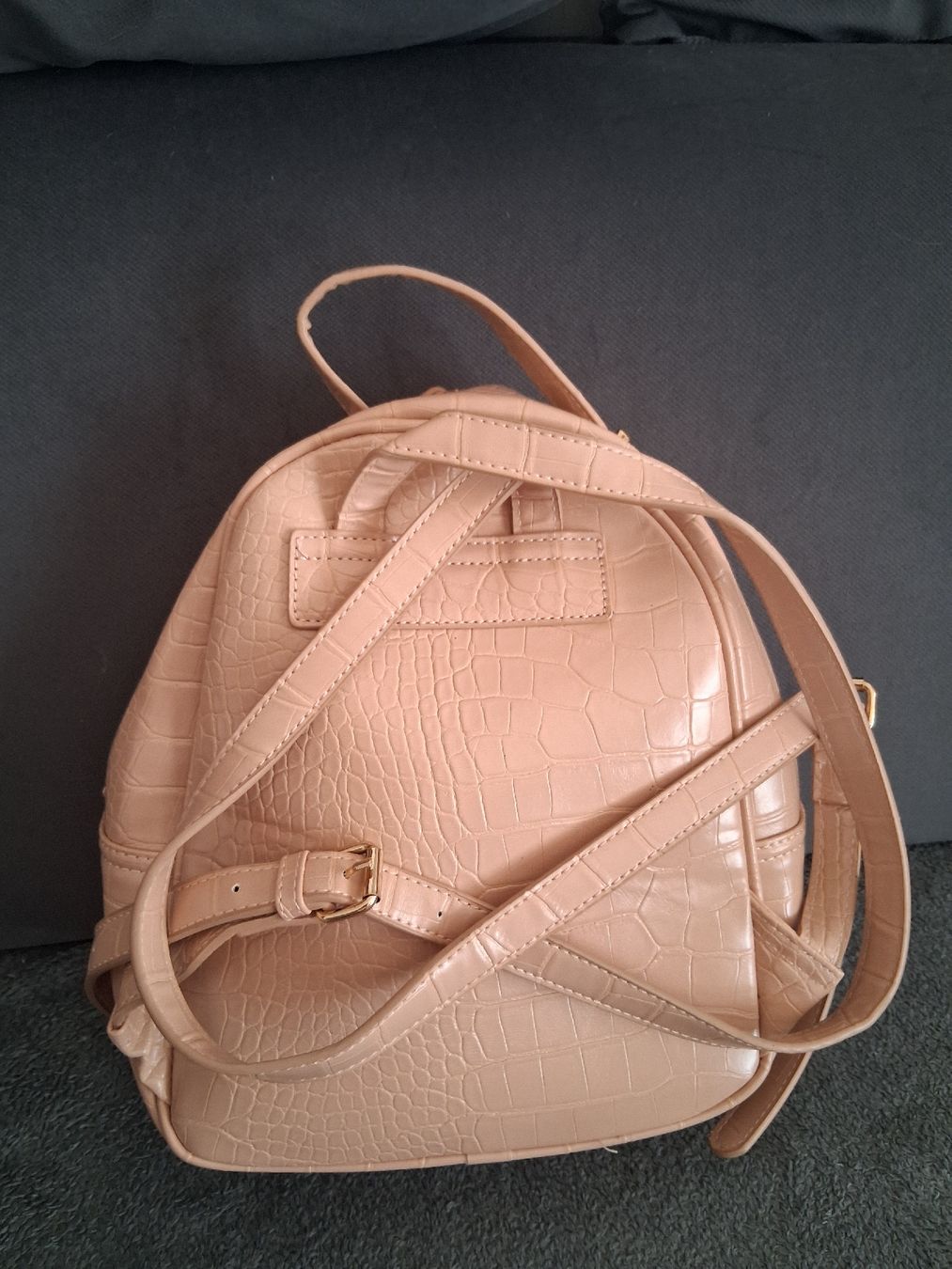 Zaini: Trendiger Rucksack in Kroko-Optik – Usato da Wolfenschiessen venduto da Ylvi21 1