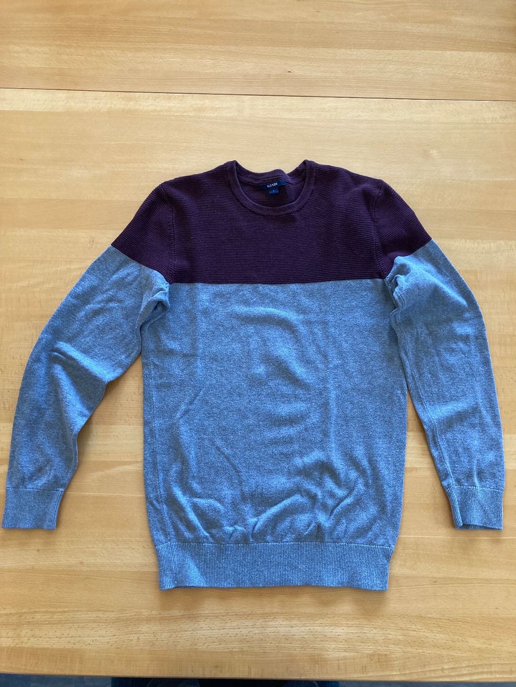 Pulls et sweat-shirts: grau-weinroter Baumwoll-Strickpullover – D'occasion à Bönigen par Amsoldingen02