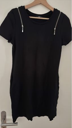 schwarzes T-Shirtkleid  mit Zipper-Details