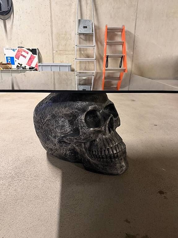 Tavoli: Totenkopf Tisch von Kare – Usato da Pfungen venduto da barcelonista1999 2