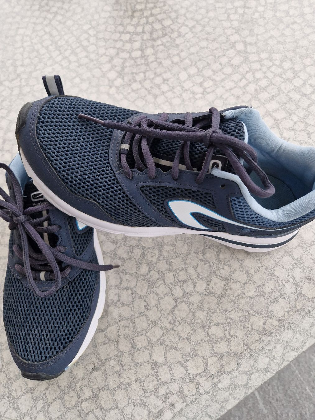 Scarpe da uomo: Turnschuhe neuwertig Gr.40 – Usato da Malters venduto da mar_6sxn 1