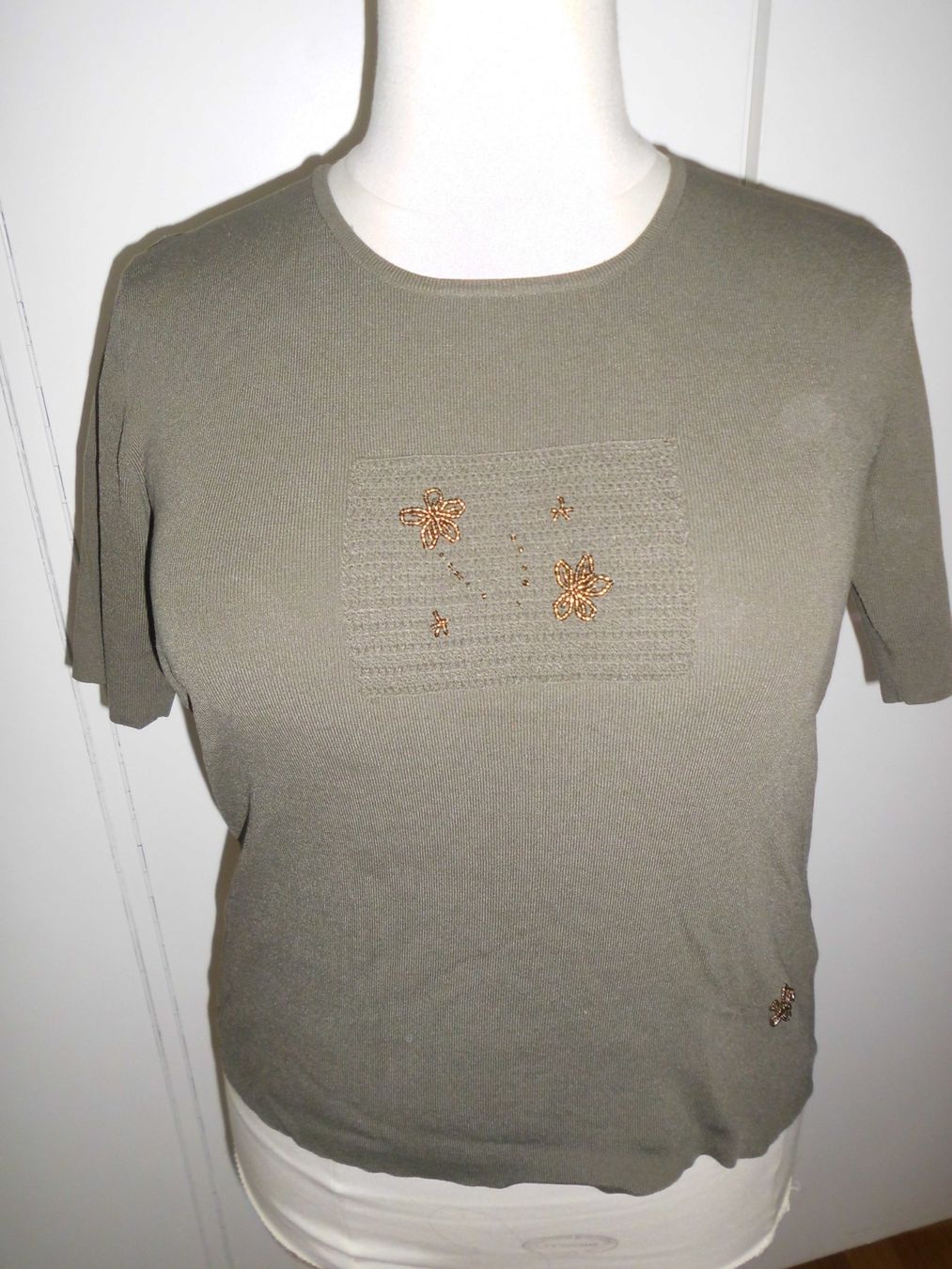 T-shirt: T-shirt vert olive T. 44 – Usato da Marin-Epagnier venduto da Madja