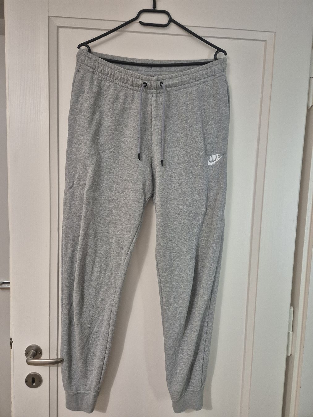 Nike Pantaloni: jogging Nike – Usato da BIEL/BIENNE venduto da rac_5tsm