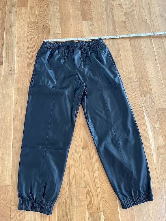 Pantaloni: Kunstlederhose, M, Zara – Usato da Breitenbach venduto da ani_tc2l 1