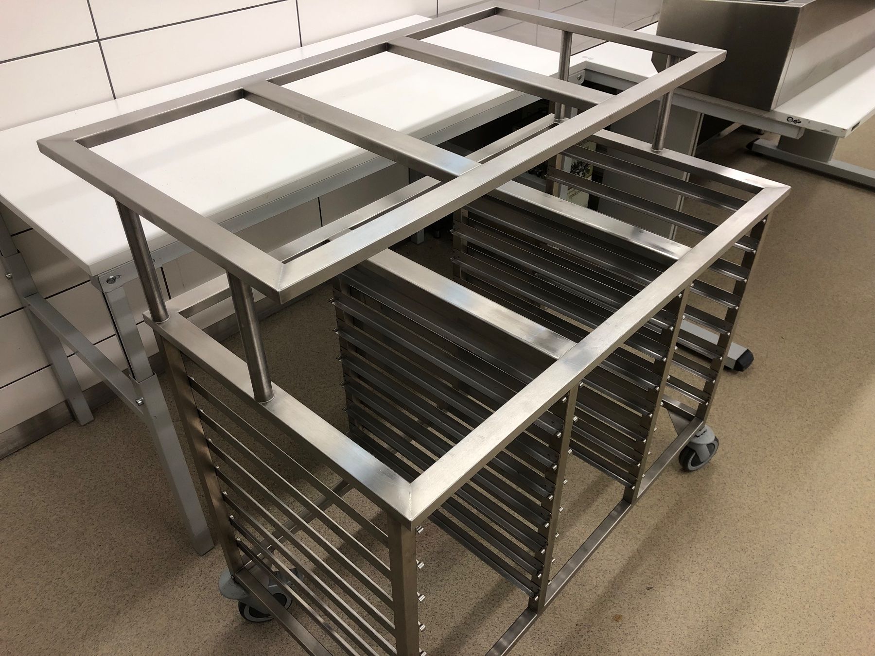 Elettrodomestici da cucina: Ausgabewagen Kaltspeisen – Usato da Zofingen venduto da kartengeheimniss 1