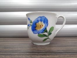 Meissen Tasse blaue Blume