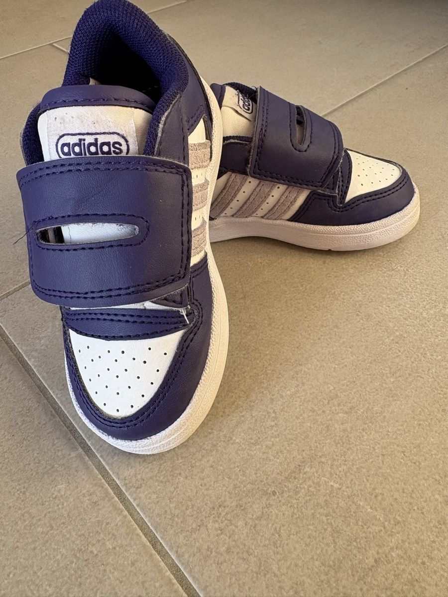 Adidas Scarpe da uomo: Sneakers Kinder Adidas Gr. 24 – Usato da Wolfhausen venduto da lala_wolfhausen 1