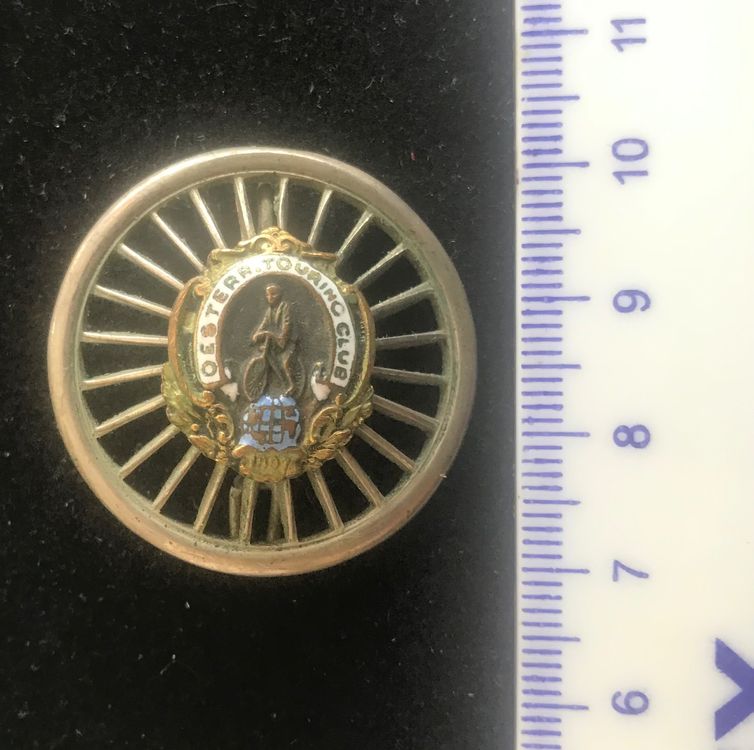 Insigne Vintage Veterans Touring Club De France – Pin's Auto Collection