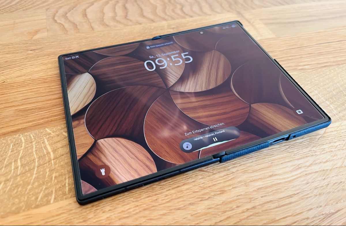Samsung Telefoni cellulari / Smartphones: Samsung Galaxy Fold 8 – Nuovo (secondo la descrizione) da Zürich venduto da Koivusaari
