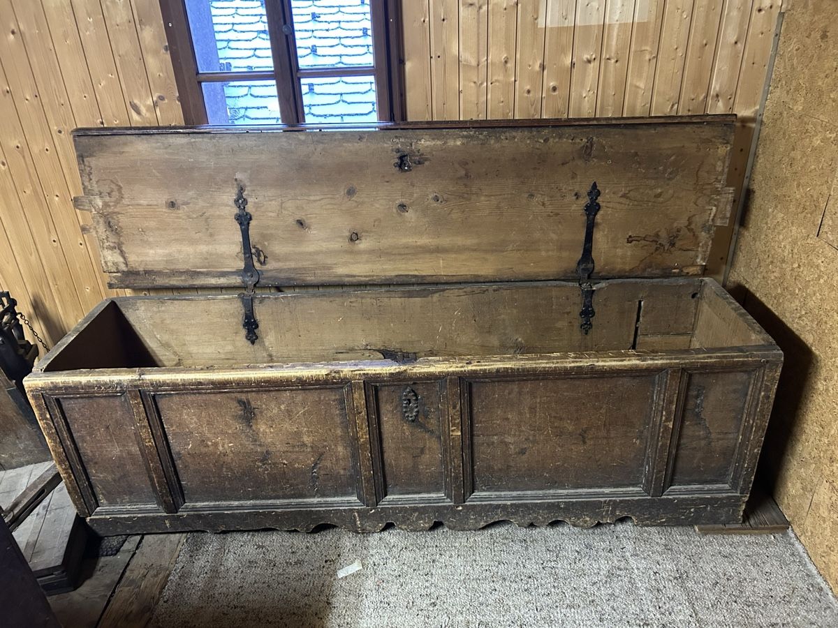 Cassapanche: Holztruhe, alte Truhe, vintage – Usato da Bürchen venduto da cle_kwg7 1