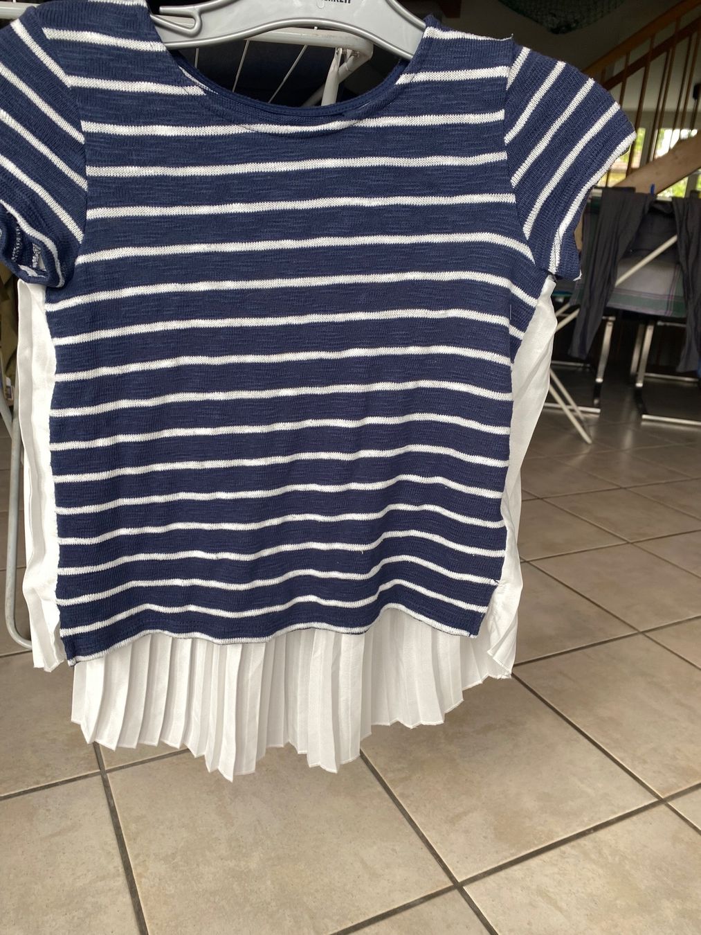 C&A Blusen, T-Shirts & Tops: Casaque 134 rayé bleu marin blanc – Gebraucht aus Orpund von Mary8972 3