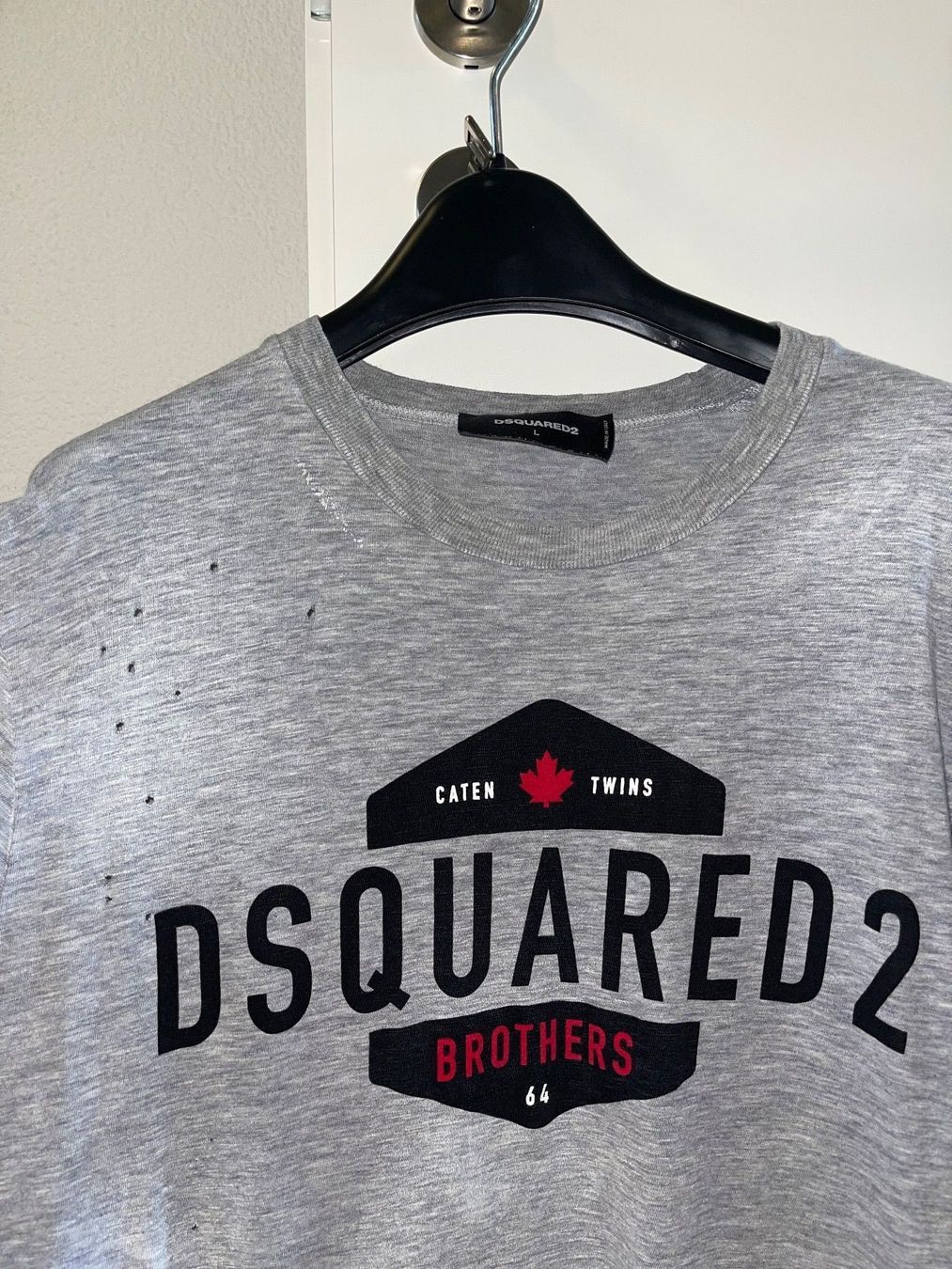 T-shirt: DSQUARED 2  T-shirt – Usato da Reinach BL venduto da K.zh.A 1