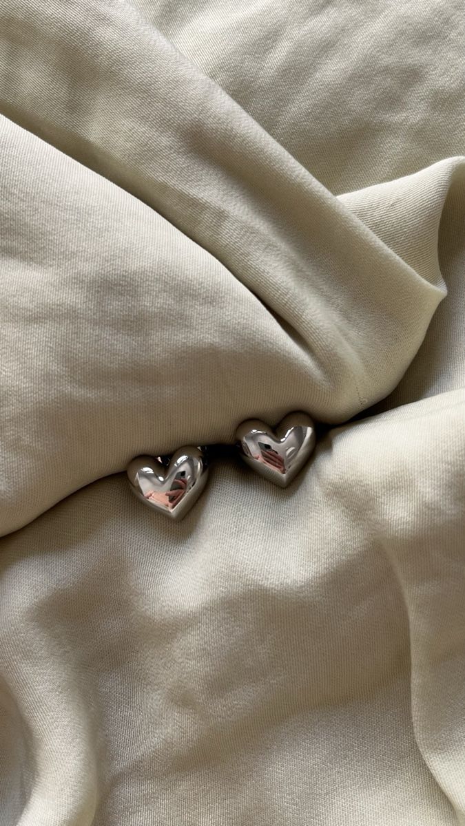 Orecchini pendenti & Orecchini a lobo: Orecchini a cuore metallo colore argento nuovi – Nuovo e nell'imballaggio originale da Lugano venduto da yul_fhg2