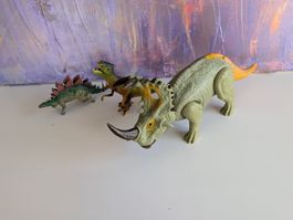 Dinosaurier Spielfiguren Set mit Zubehör gebrauchter Zustand
