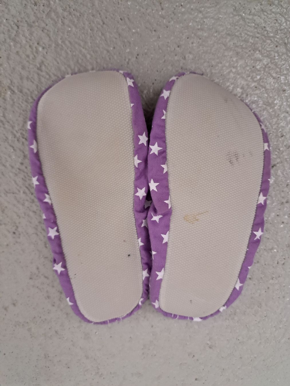 Schuhe für Jungen: Kinder Gerätschuhe, Turnschläppchen, Gr. 24 – Gebraucht aus Bergdietikon von Staphylococcus 1