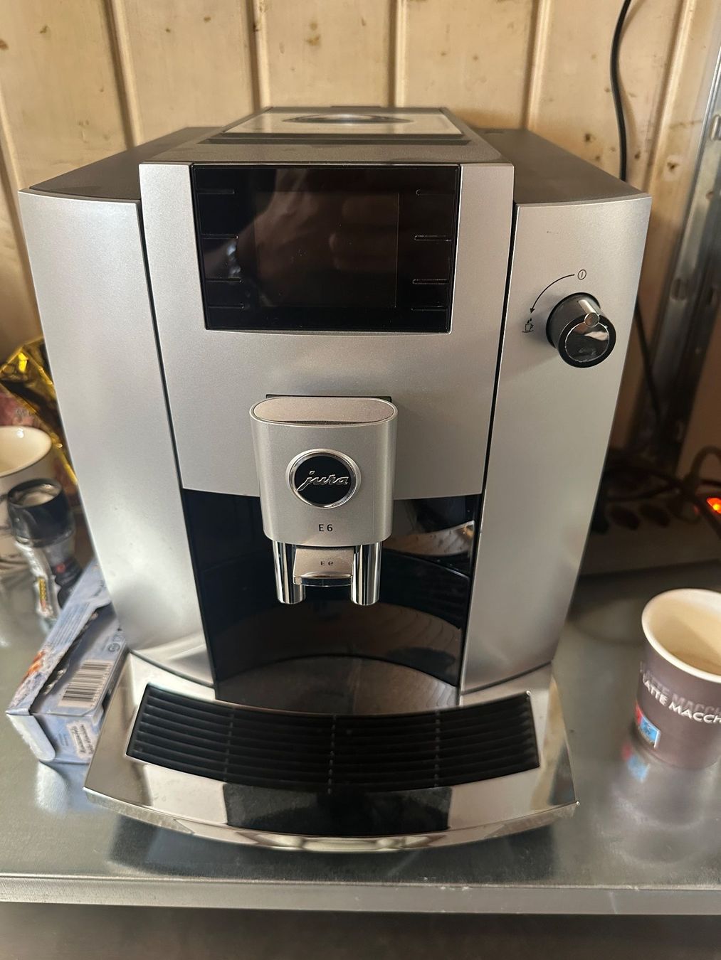 Jura Kaffeemaschinen & Espressomaschinen: Jura Kaffeevolautomat E 6 Platin – Neu (gemäss Beschreibung) aus Bern von koechli-sani