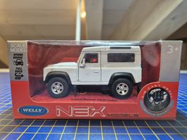 Land Rover Defender 1:38