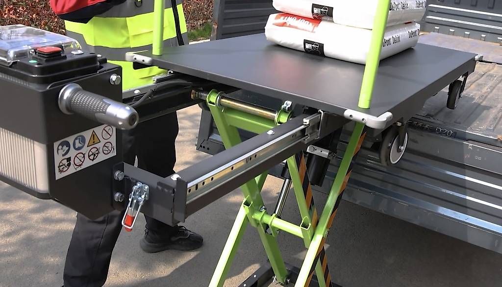 Carrelli elevatori e a forche: Scherenhubwagen mit Akku Transporter einfach Laden – Nuovo e nell'imballaggio originale da Necker venduto da liq24 3