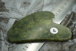 Gua Sha Massage-Stein  Nephrit Jade     ab 1.-