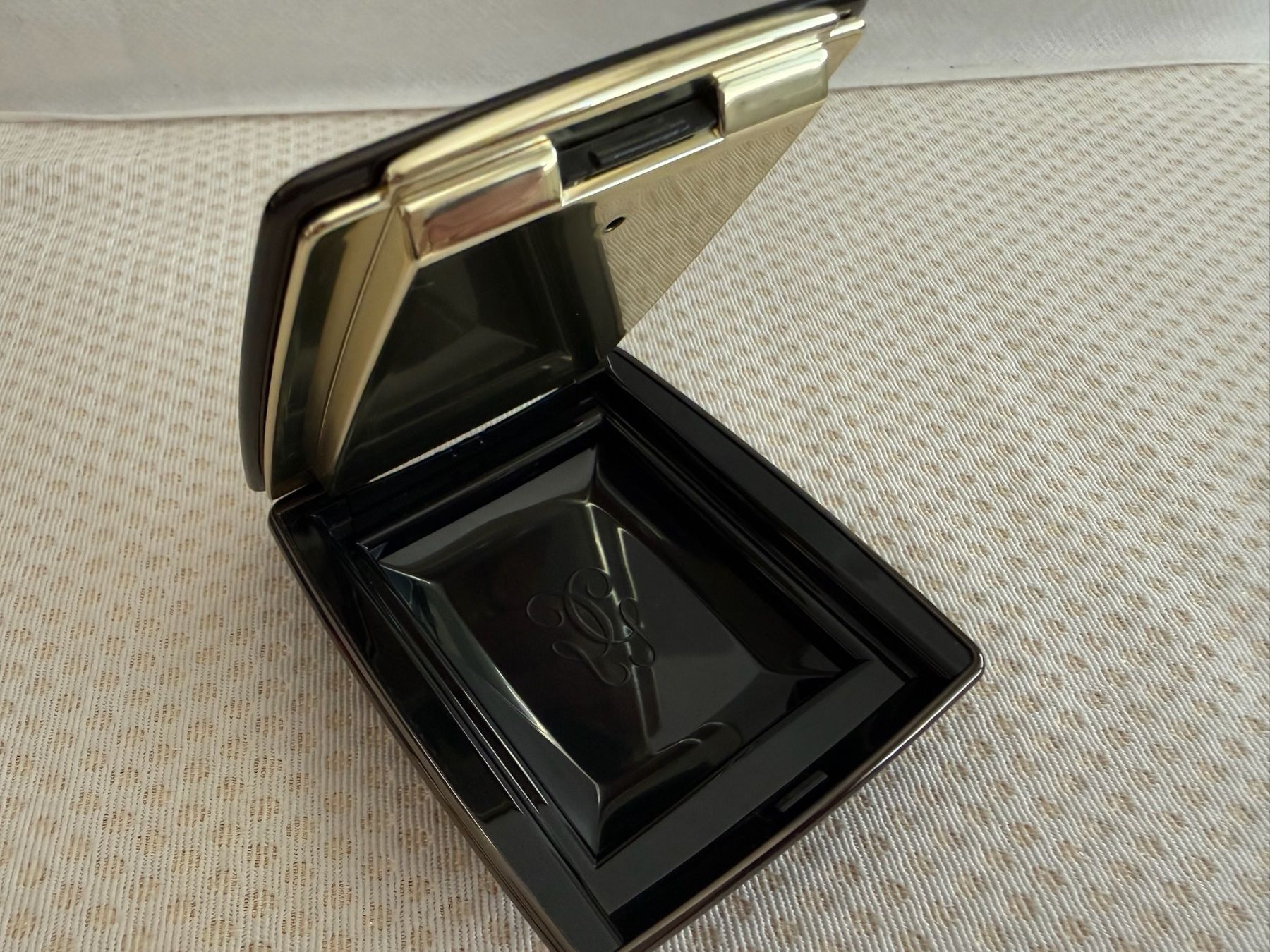 Guerlain Make-up: Guerlain - Parure - Fond de teint compact – Usato da Sion venduto da accroshoes 1