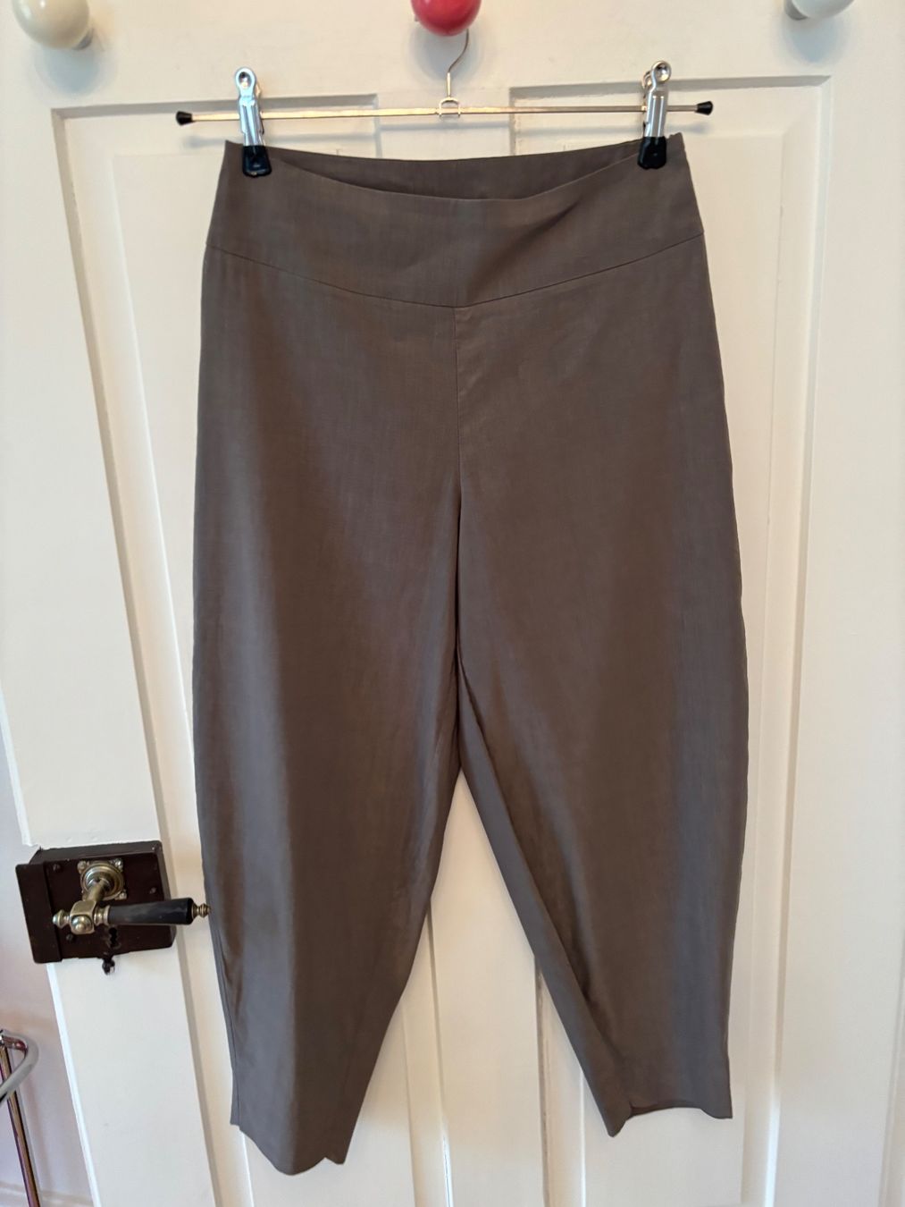Sarah Pacini Hosen: Sarah Pacini Hose, Leinen,elastisch, 0= 36 Np:389.- – Gebraucht aus St.Gallen von shiwi12