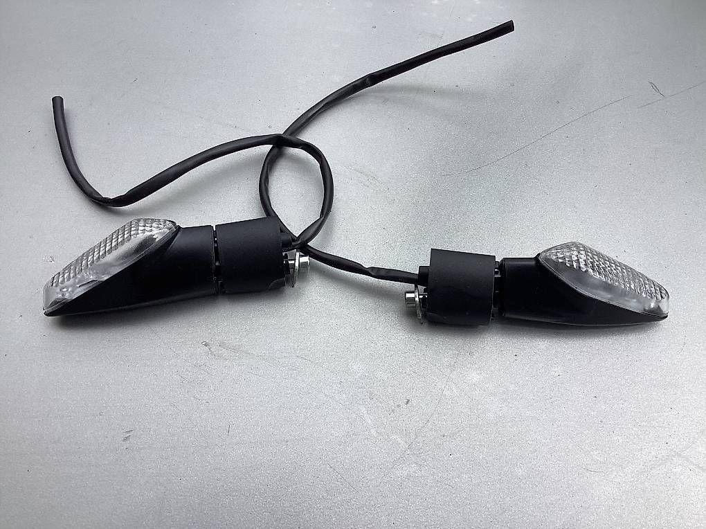 Ducati Tutti i ricambio per moto: Original Ducati Monster 1200 R Blinker – Usato da Endingen venduto da oliver8 1