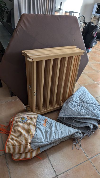 Parcs & barrières de sécurité: Holz Laufgitter 6-Eckig mit gepolsterten Stoff-Einlagen – D'occasion à Würenlos par Wentta 1