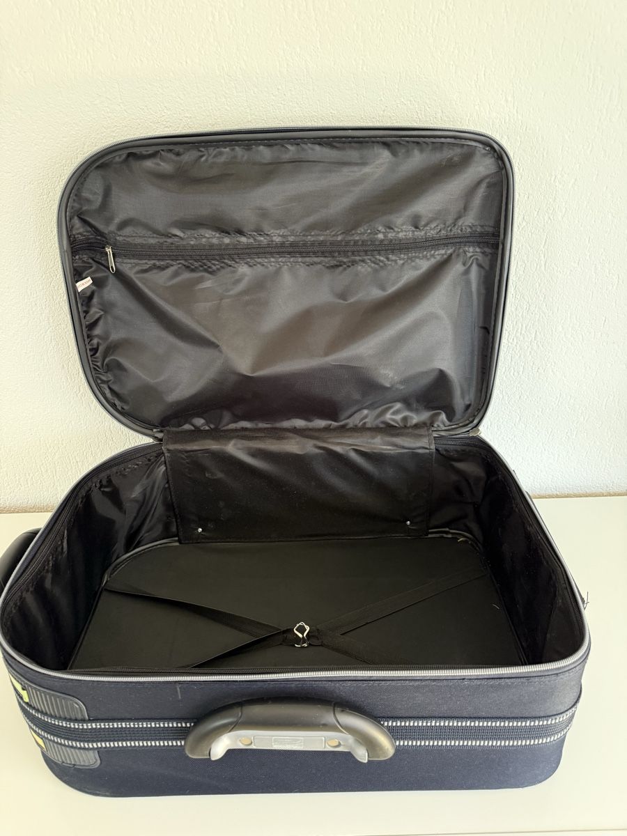 Reisekoffer: Reisekoffer ohne Rollen – Gebraucht aus Gossau SG von cuk_fyc6 3