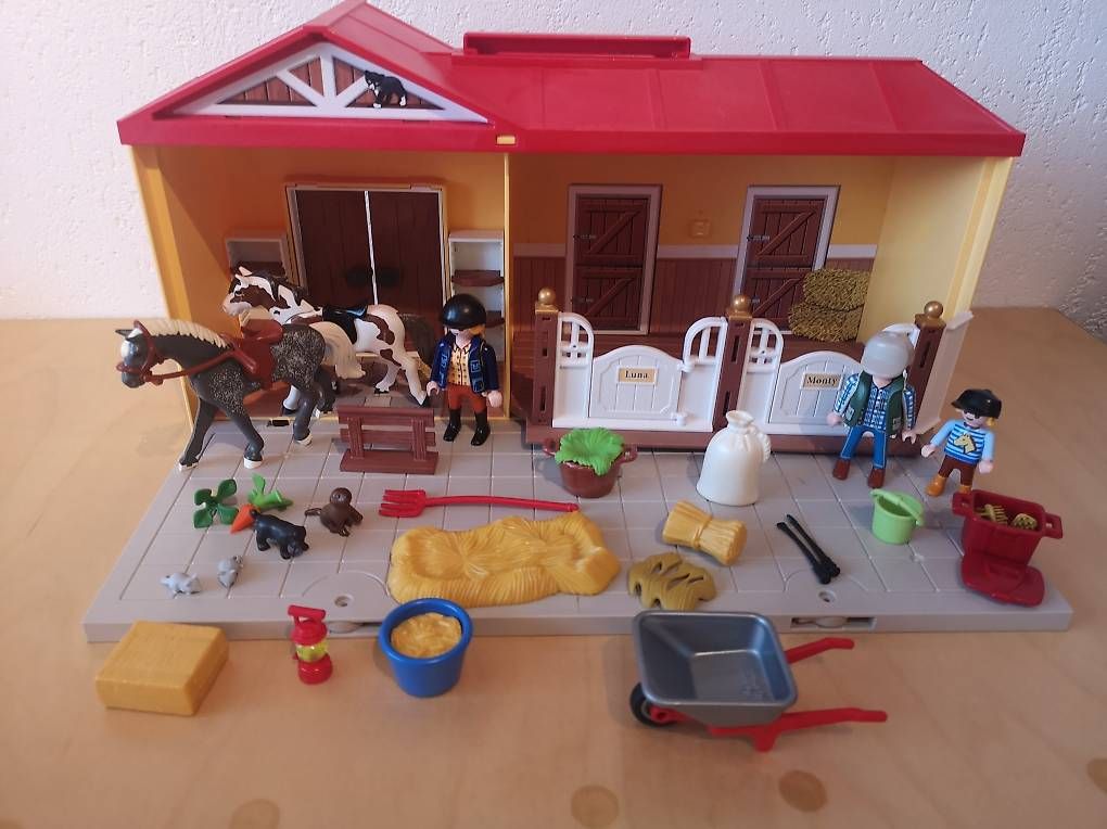 Playmobil Giocattoli: Playmobil mitnehm Pferdestall – Usato da Schupfart venduto da mar_6zy7