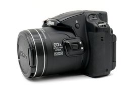 Nikon Coolpix P600 Bridgekamera 16MP, 60x opt. Zoom, WIFI