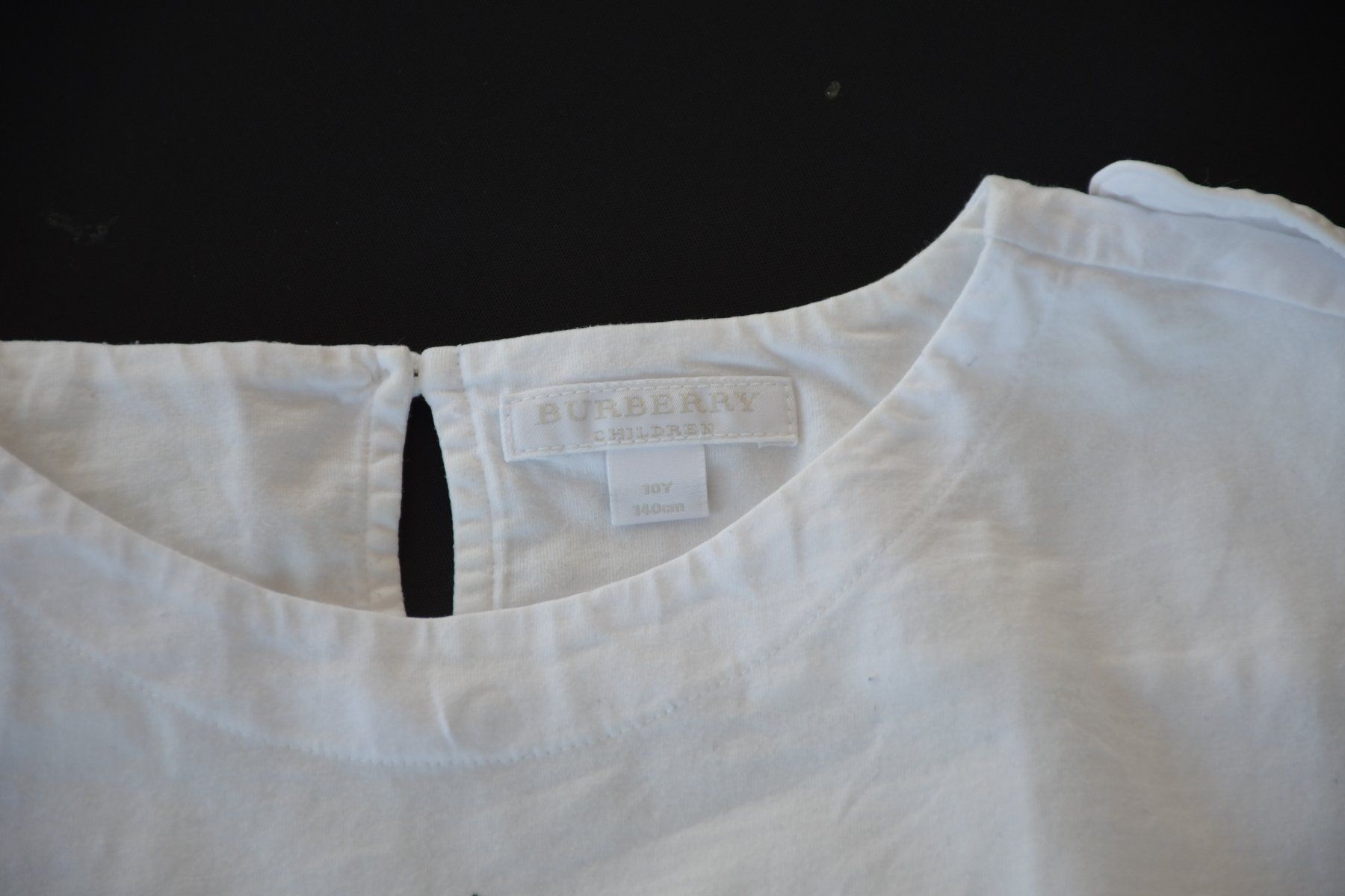Burberry Pantaloni: Shorts, Tshirt von Burberry gr.140 – Usato da Nuglar venduto da Korsika2 2