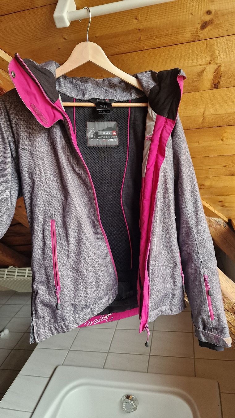 Millet Jacken: Millet grey pink woman jacket! – Gebraucht aus Le Locle von mar_mn8v 6