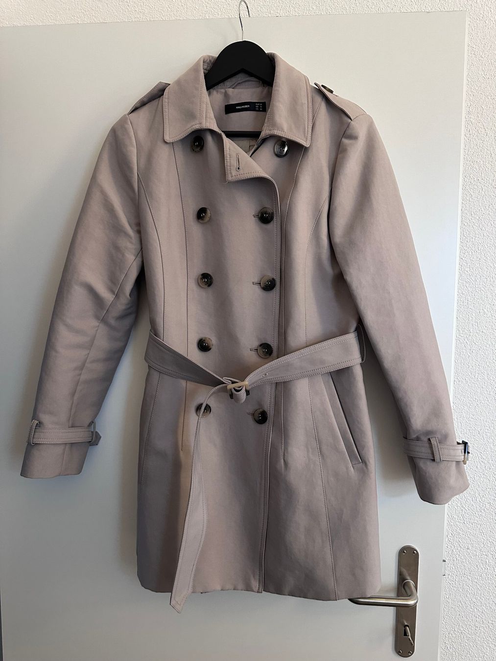 Hallhuber Giacche: Trenchcoat Hallhuber sand – Usato da Dürrenäsch venduto da Rena7
