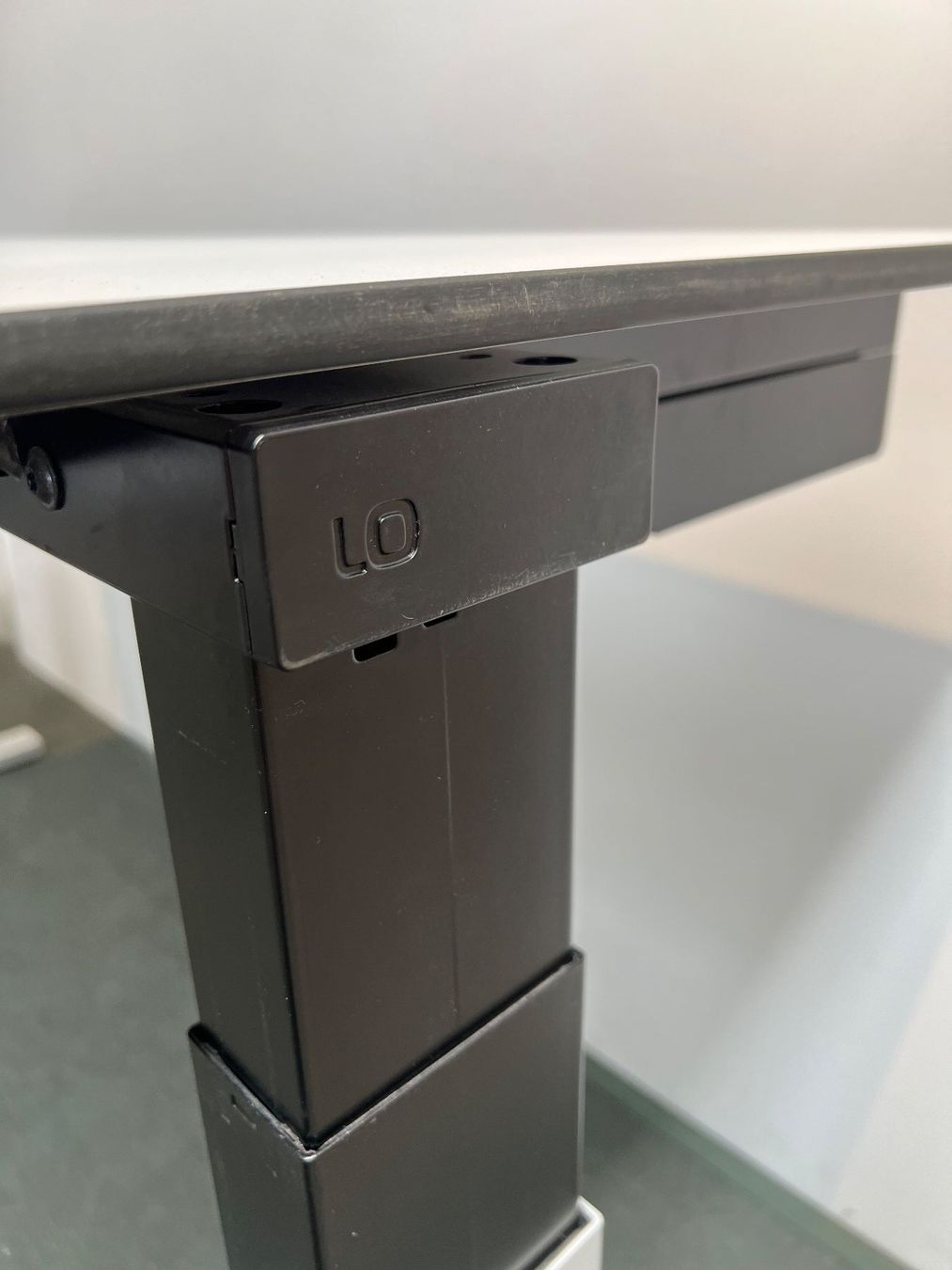 Lista Scrivanie: LISTA LO Extend elektr. verstellbarer Sitz-/Stehtisch – Usato da Wangen an der Aare venduto da TBYN 4
