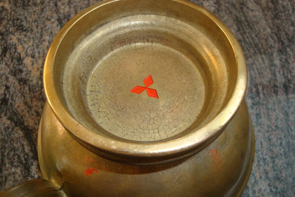 MESSINGGEFÄSS MIT ALTEM MITSUBISHI -SYMBOL Drei Rauten | Kaufen auf Ricardo