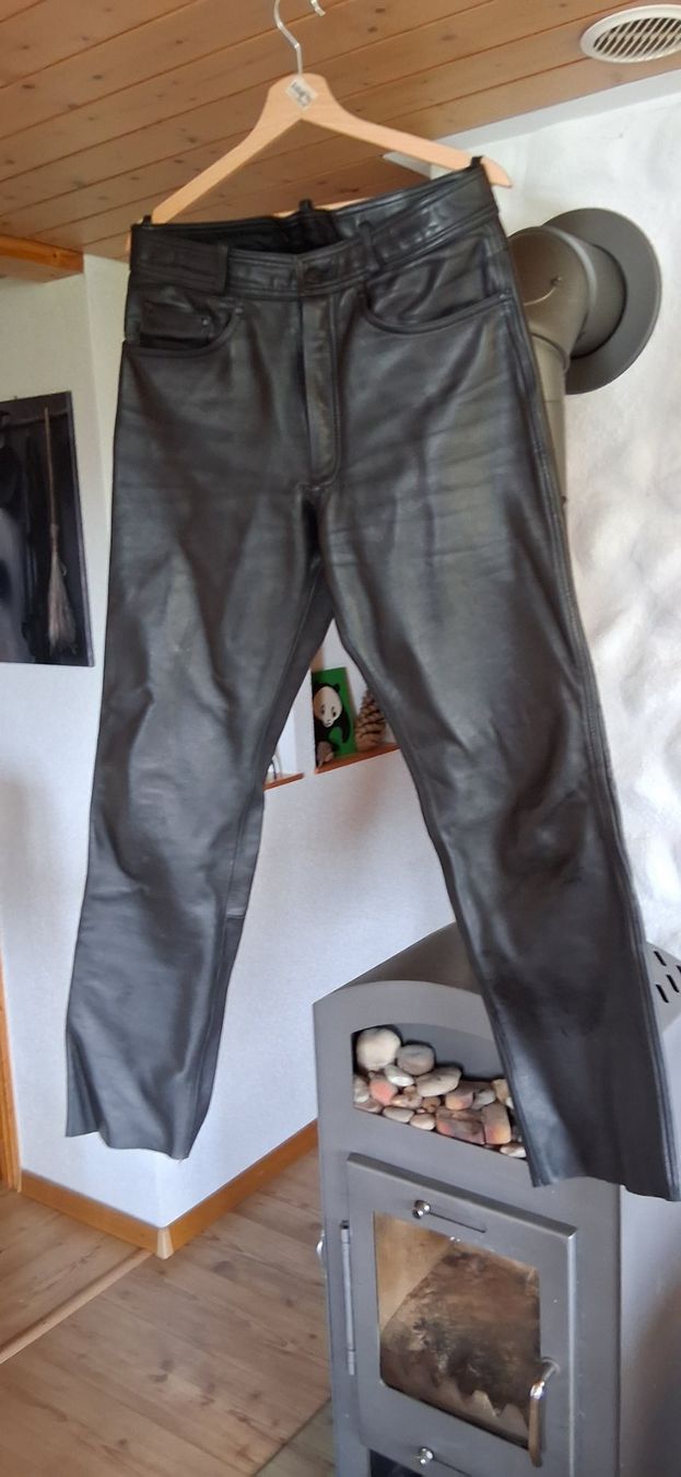 IXS Pantaloni: Lederhose IXS – Usato da Hinterfultigen venduto da Zeisel