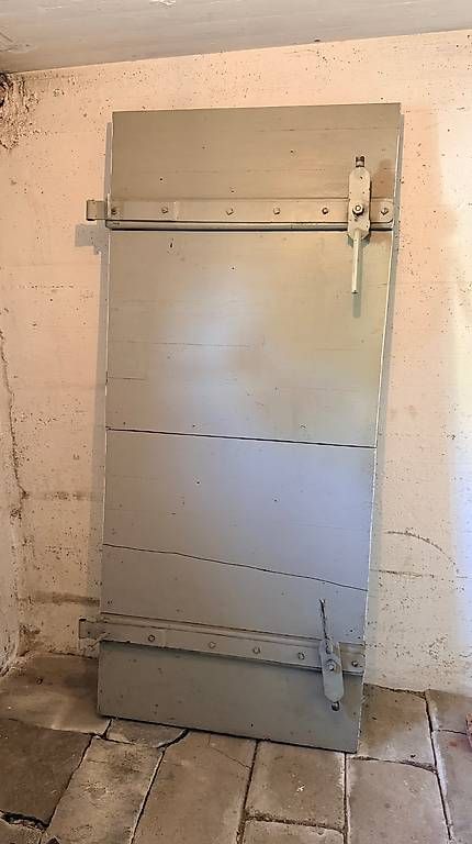 Porte: Antike Luftschutzraumtüre aus Holz – Usato da Rothrist venduto da Jonathan1995