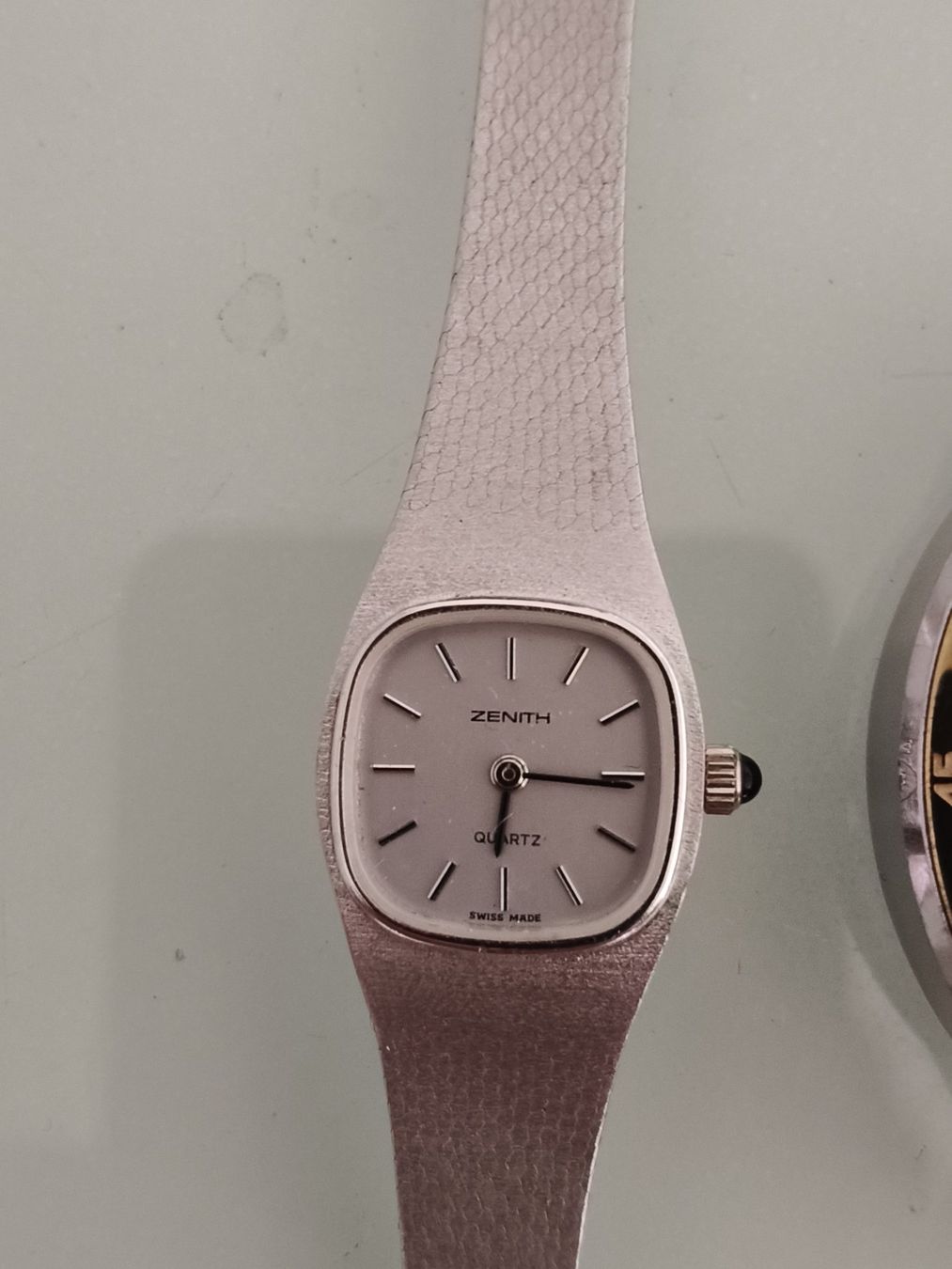 Orologi: Zenith, Tommy Hilfiger,Eldor,alle laufen – Usato da Glattbrugg venduto da tarnkappenbomber 1