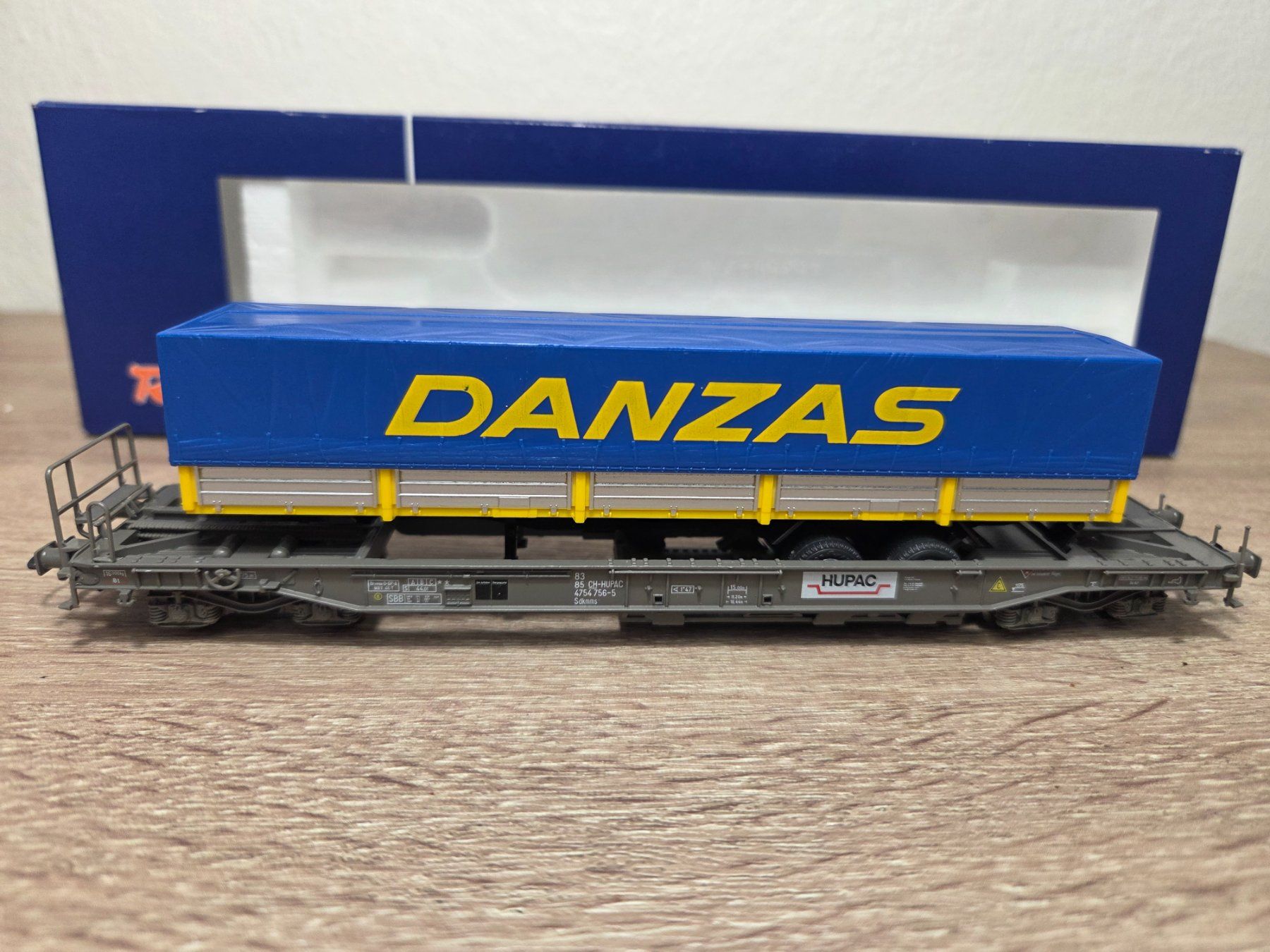 Roco Modellini di ferrovie: Roco 66714 Containerwagen Danzas SBB H0 – Nuovo e nell'imballaggio originale da St-Aubin-Sauges venduto da Lo_Go