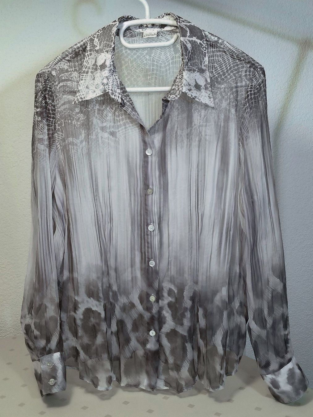 Blusen: Bluse grau-weiss, Animal Optik, Langarm, Grösse 40 – Neu (gemäss Beschreibung) aus Schwerzenbach von vimo-18