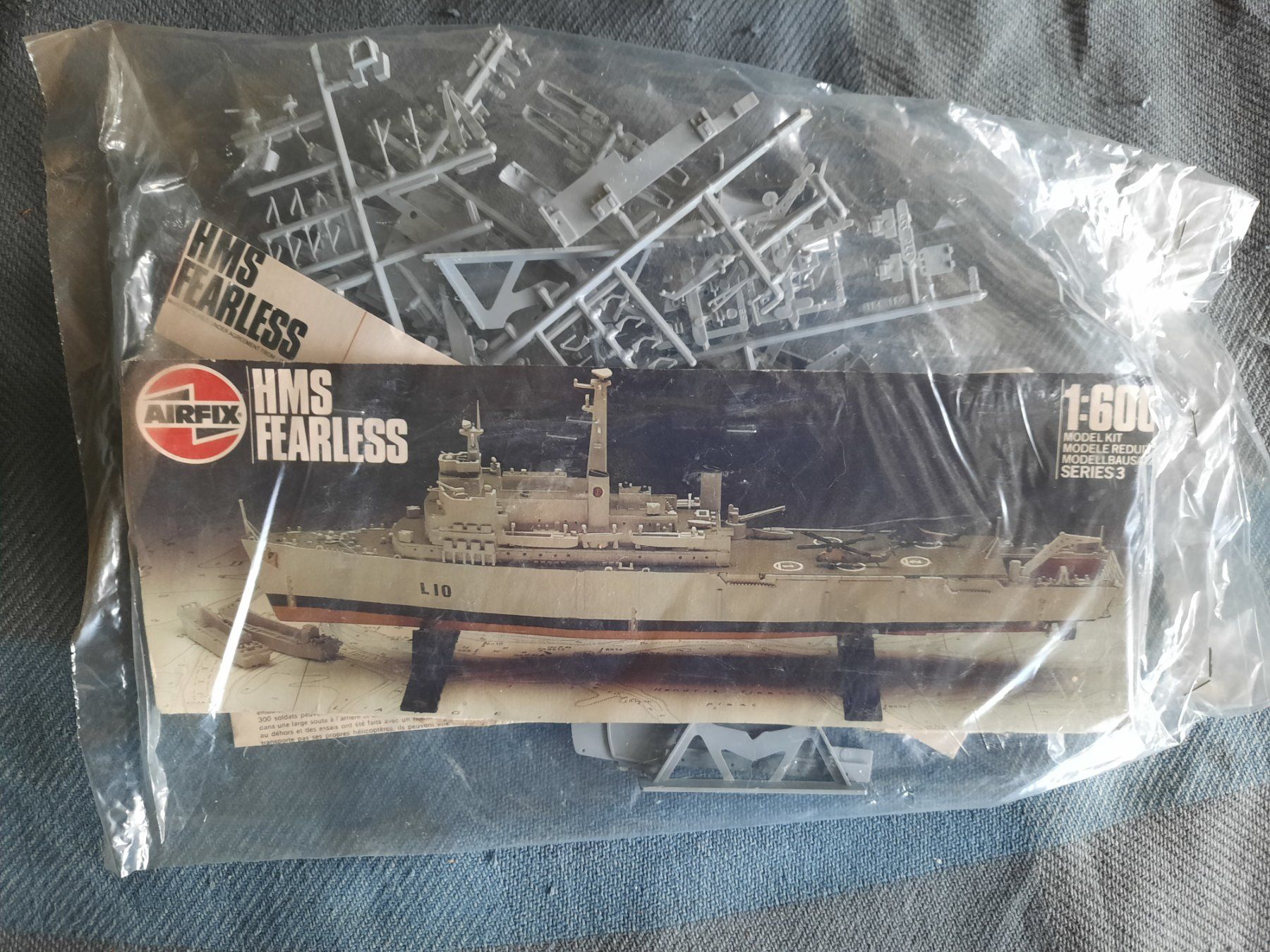 Airfix Kit di modellismo & Modellini statici: Airfix 1/600 Assault ship Fearless – Usato da Bern venduto da causa67