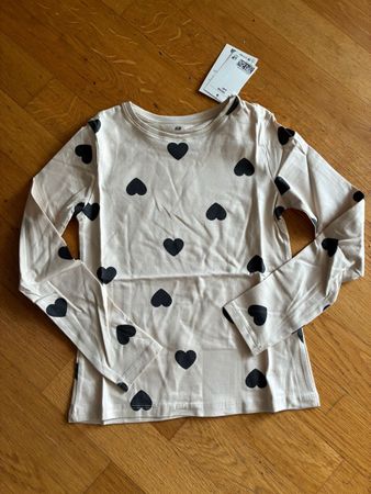 Schönes Langarmshirt Gr. 122/128, Neu