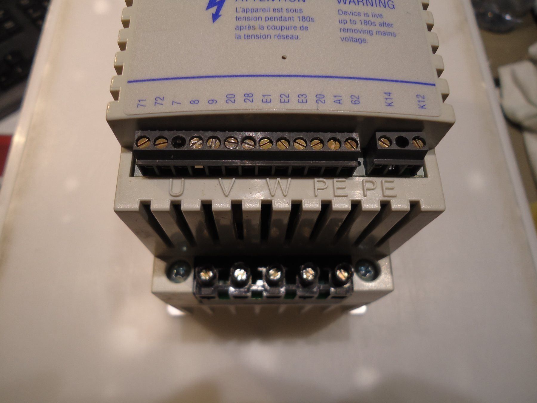 Wechselrichter: Lenze Frequenzumrichter ESMD751L4TXA – Gebraucht aus Balsthal von mtwd 1