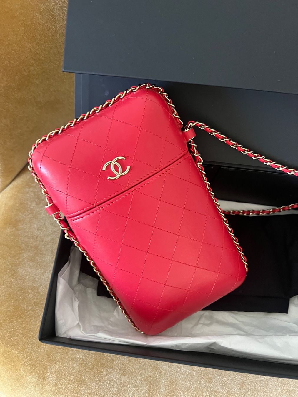 Chanel Borse da donna: Sac Chanel en cuir – Usato da Lutry venduto da roxypoxy 1